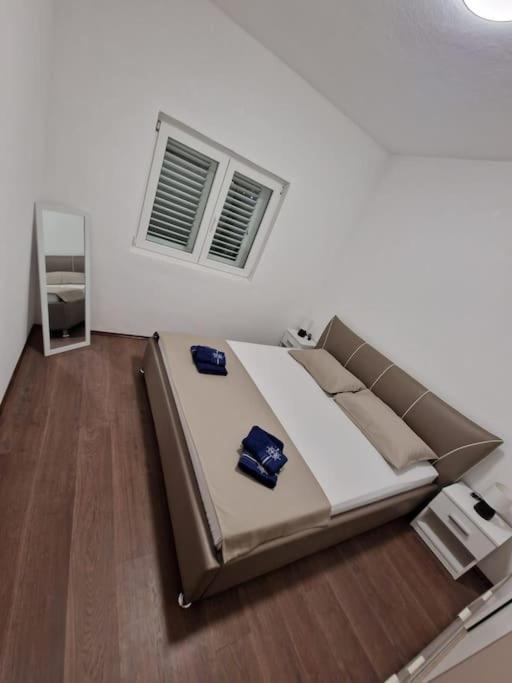 Obiteljski Stan Kastel Luksic Apartment Kastela Exterior photo