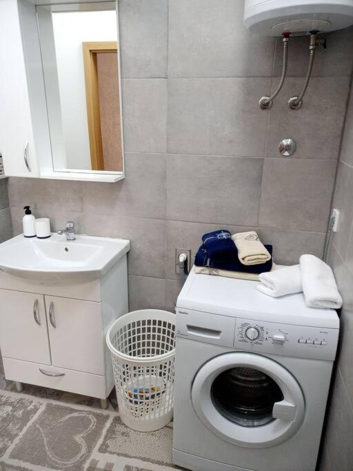 Obiteljski Stan Kastel Luksic Apartment Kastela Exterior photo