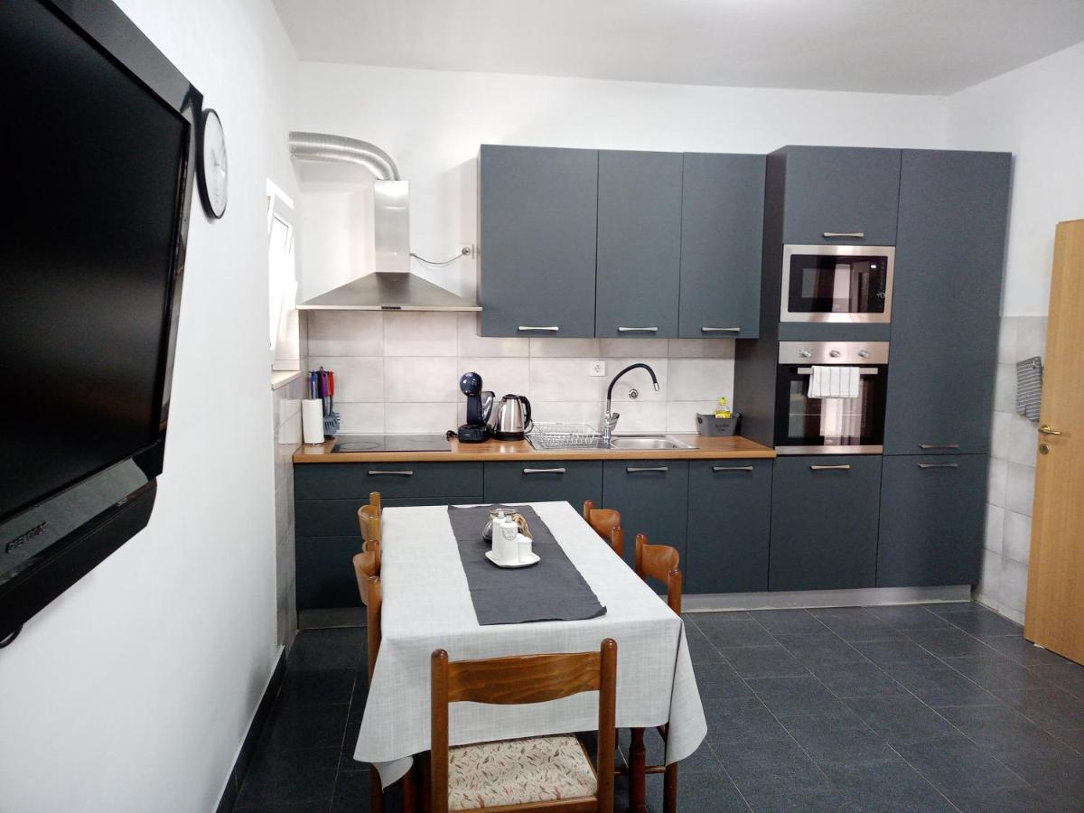 Obiteljski Stan Kastel Luksic Apartment Kastela Exterior photo